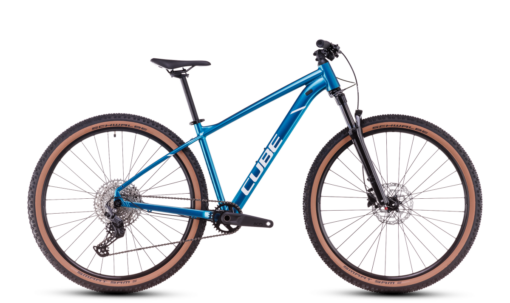 Cube Attention Pro metallicteal´n´white